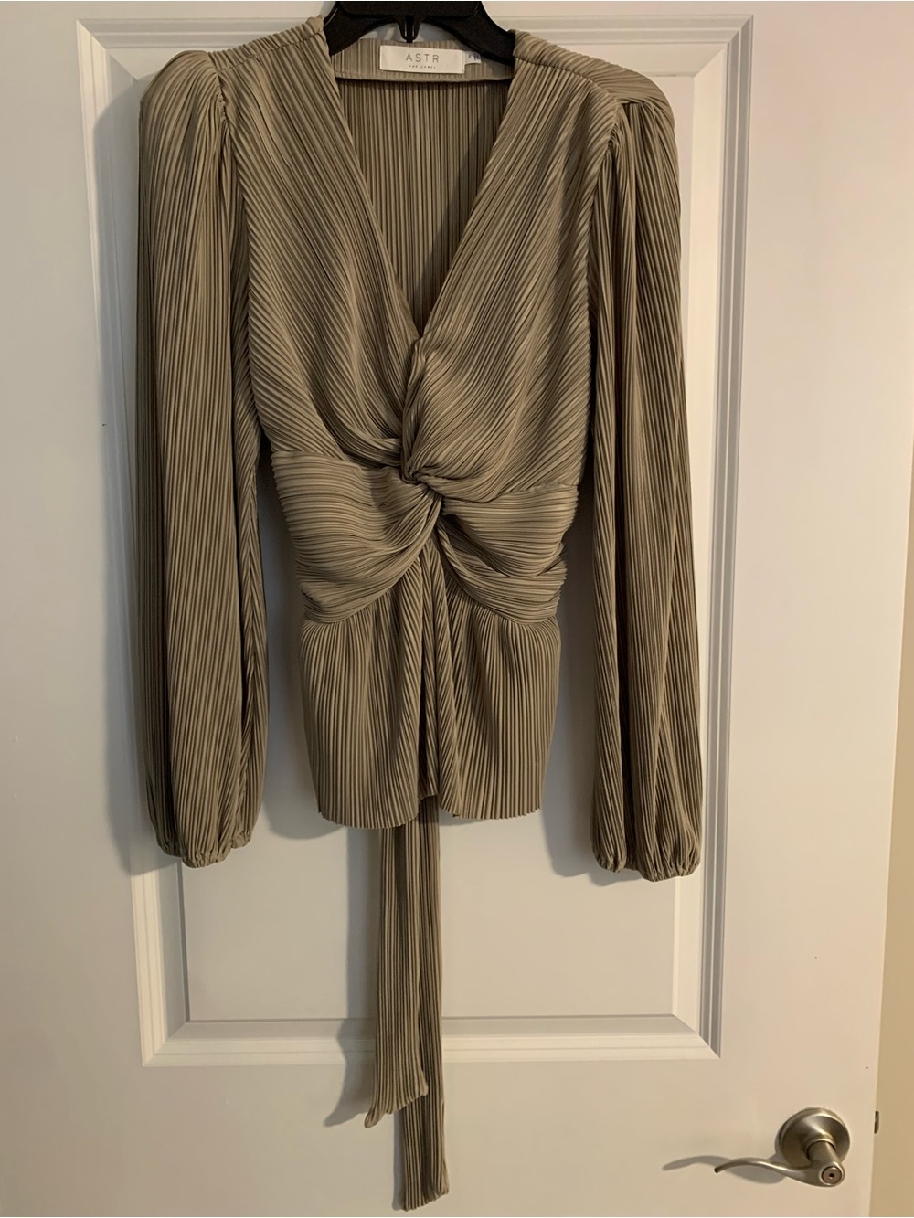 ASTR Taupe Pleated Twist-Front Long Sleeve Blouse